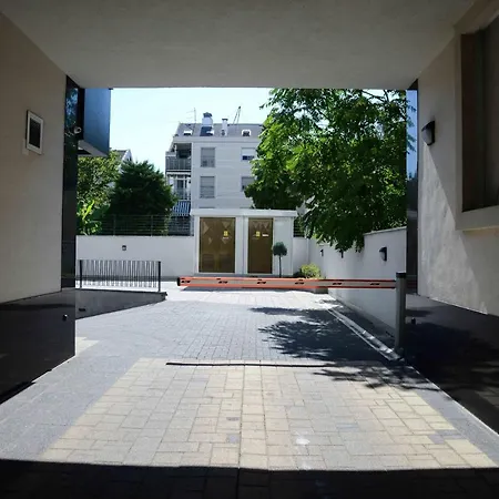 Tesla 70 Apartment With Secure Parking In The Garage Novi Sad Exterior photo