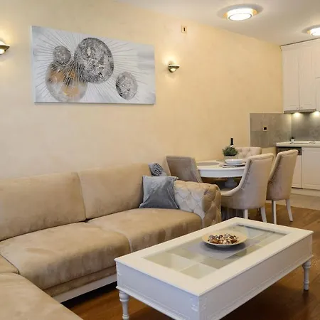 Tesla 70 Apartment With Secure Parking In The Garage Novi Sad Exterior photo