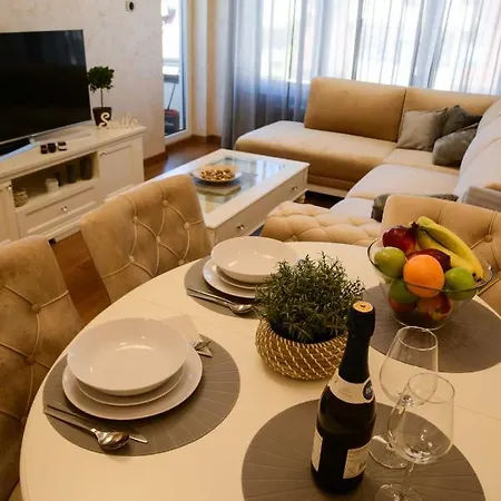 Tesla 70 Apartment With Secure Parking In The Garage Novi Sad Exterior photo